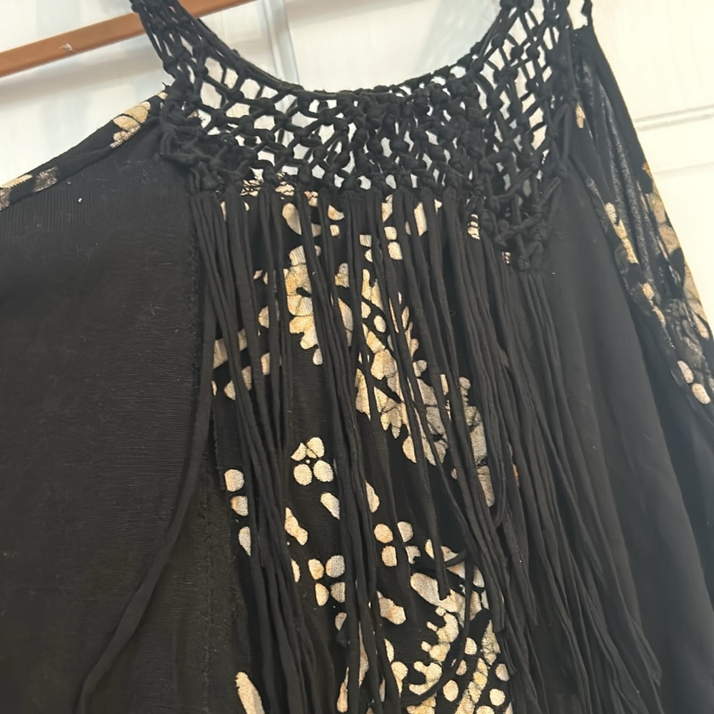 Free People Black Flowy Crochet Sleeveless Top -sz L